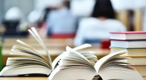 Ile trwają studia historyczne? Czas trwania i ważne informacje