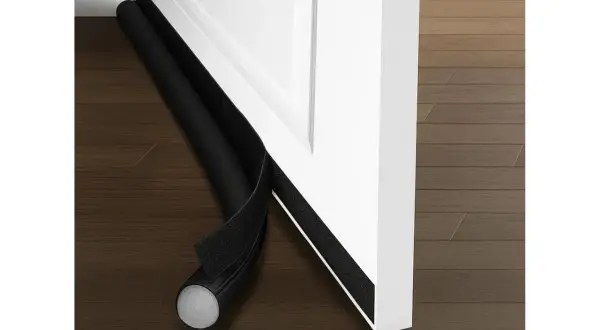 Uszczelnij drzwi w bloku: Cisza, ciepło, niższe rachunki. Poradnik DIY