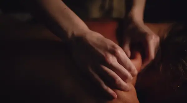 Co to Lomi Lomi? Hawajski rytuał dla ciała i duszy