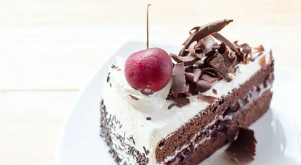 Torta Foresta Nera: Ricetta Autentica e Segreti per un Dolce Perfetto