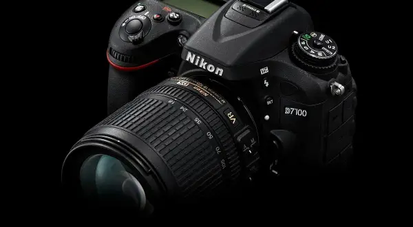 Profesjonalny aparat Nikon D7100 z obiektywem VR. Gotowy do uchwycenia każdej chwili.