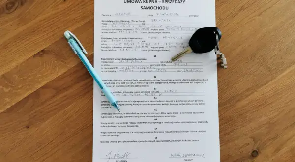 Umowa kupna samochodu: Ile lat przechowywać, by uniknąć przykrych niespodzianek?