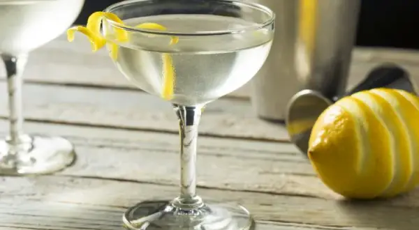 Drink Bonda: Odkryj tajemnice i przepis na Vesper Martini