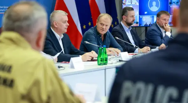 Kulisy zerwania kontraktu reklamowego wartego miliony złotych w trybie pilnym. Politycy i funkcjonariusze na spotkaniu w Ministerstwie Spraw Wewnętrznych.