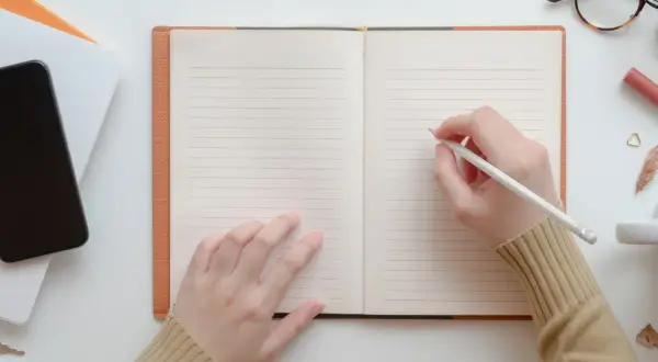Jaki zeszyt do historii klasa 4? Sprawdź najlepsze opcje i porady