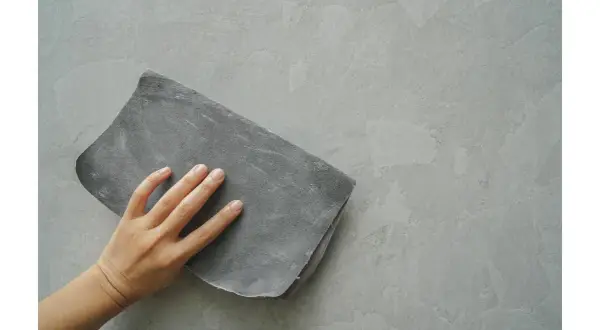 Jaki papier do gładzi wybrać, aby uniknąć zniszczenia powierzchni?