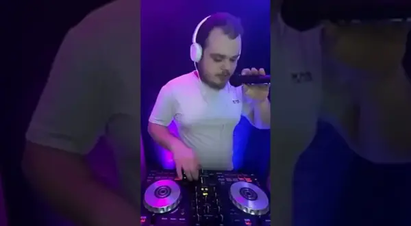 DJ Akun: Ile ma lat? 26-latek z Ekipy i jego solowa kariera!