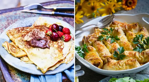 Två bilder av crêpes. Till vänster, en stapel crêpes med chokladkräm och bär. Till höger, gratinerade crêpes med ost och persilja. Ett perfekt crêpes recept för alla tillfällen.