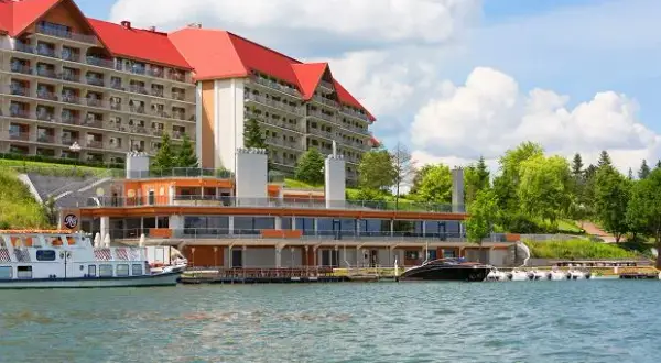 Hotel Gołębiewski w Mikołajkach – Kiedy powstał i jego historia