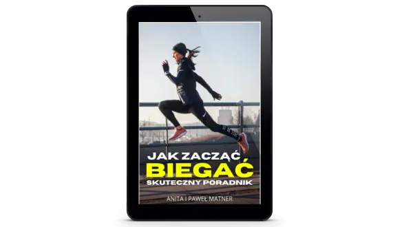 Kobieta w stroju sportowym skacze, na ekranie tabletu widnieje napis "Jak zacząć biegać. Skuteczny poradnik".