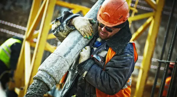 Ile betonu na fundamenty domu 100m2? Oblicz i oszczędź!