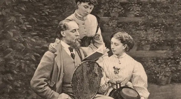 Charles Dickens z córkami w ogrodzie. Widać tu jego zamiłowanie do literatury i rodzinnych chwil, które inspirowały jego dzieła, w tym opowieści o dzieciach.