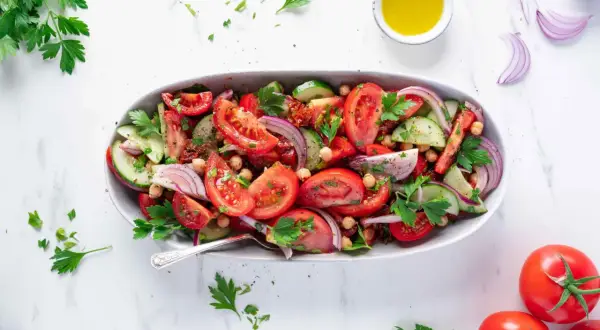 Recette de salade de concombre et tomate : fraîcheur et simplicité à portée de main