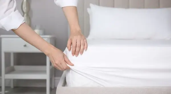 Jak pościelić łóżko w hotelu, aby wyglądało profesjonalnie i estetycznie