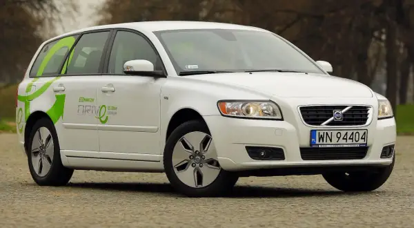 Volvo V50 jaki silnik wybrać? Porównanie najlepszych opcji silnikowych