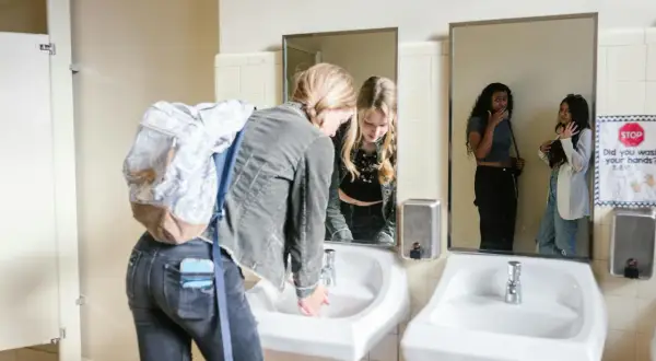 Kabiny sanitarne WC - dlaczego warto na nie postawić?