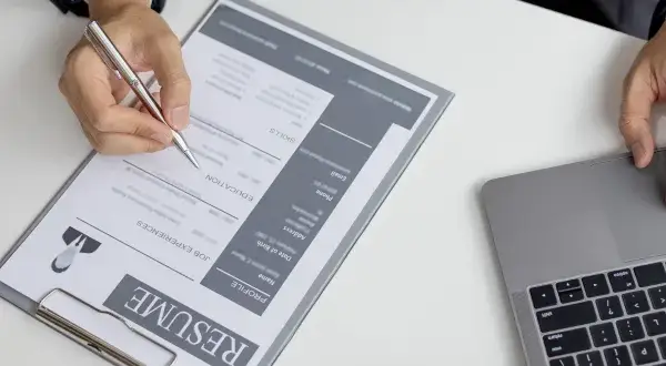 Czy CV może mieć 2 strony? Sprawdź, jak długo powinno być Twoje CV