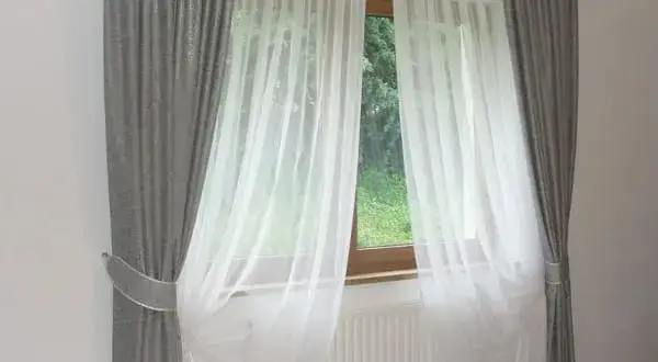 Ile metrów firanki na okno? Prosty sposób na idealne wymiary