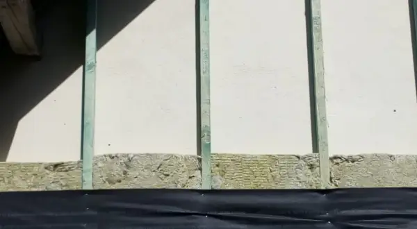 Jaka wełna na elewacje drewniane? Wybierz najlepszą izolację bez błędów!