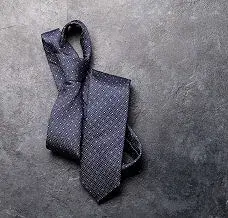 Jak nosić krawat bolo: 5 stylizacji, które Cię zaskoczą