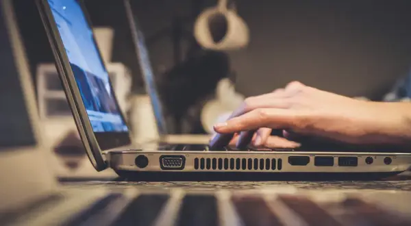 Cyfrowy luz bez chaosu: jak zachować równowagę między internetem a realnym życiem
