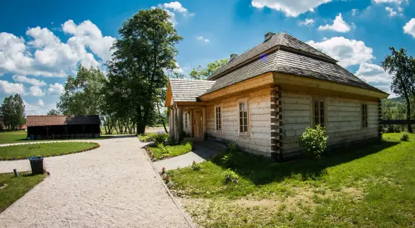 Ile kosztuje przeniesienie domu z bali? Sprawdź ukryte koszty!