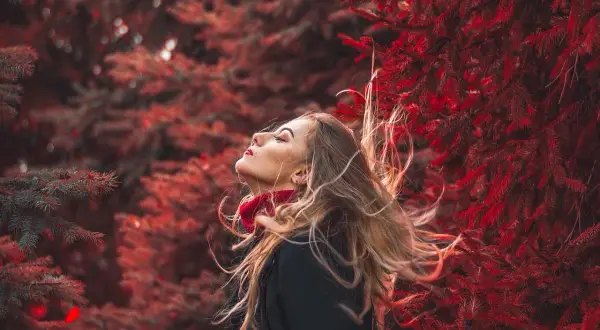 Jak wyglądać stylowo jesienią bez rezygnowania z komfortu?