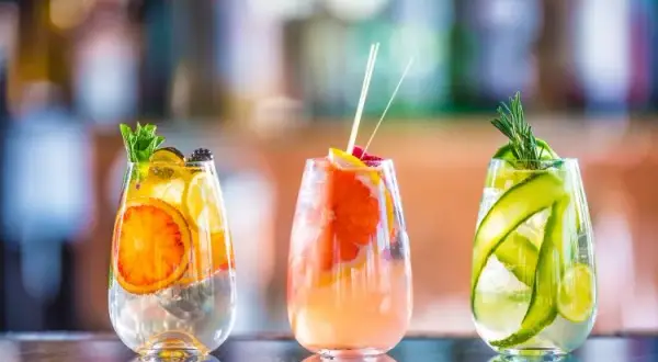 Orzeźwiający drink: 10 przepisów na idealne napoje na lato