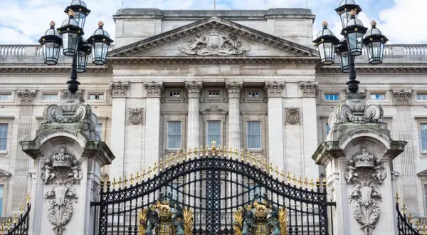 Zwiedzanie Pałacu Buckingham: wszystko co musisz wiedzieć przed wizytą