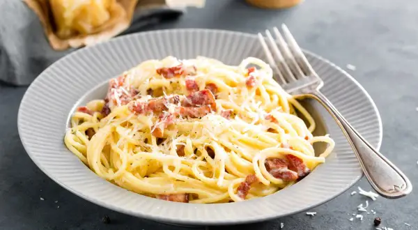 Najlepsze dania z makaronem spaghetti - 10 sprawdzonych przepisów krok po kroku
