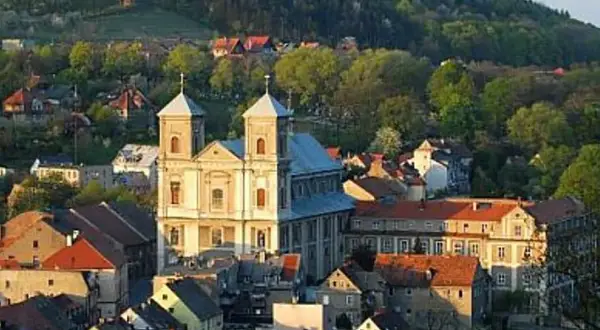 Sanktuarium w Bardzie: historia, zwiedzanie i praktyczne wskazówki dla pielgrzymów