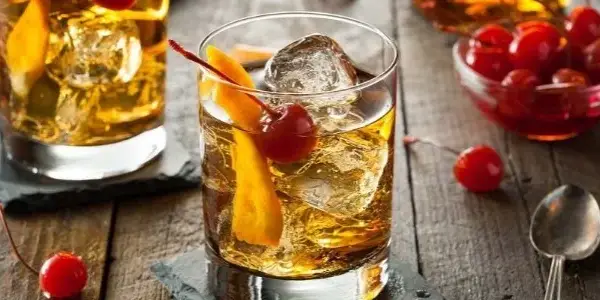 Najlepsze drinki z amaretto: klasyczne i kreatywne przepisy na koktajle
