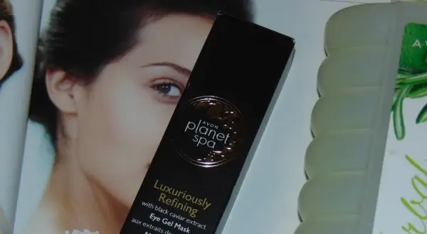 Rewitalizujący żel pod oczy Avon – skuteczna pielęgnacja bez zmarszczek