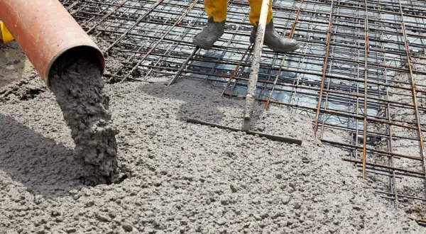 Jaki cement na fundament – kluczowe rodzaje i ich zastosowanie w budownictwie