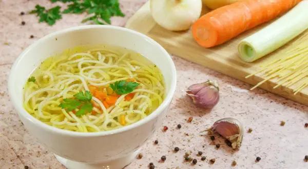 Ile kcal ma miska rosołu? Poznaj prawdziwą wartość kaloryczną zupy domowej