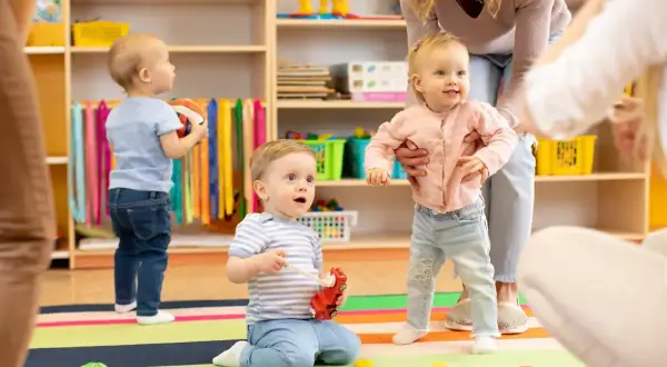Ile zarabia pomoc w żłobku? Zaskakujące fakty o wynagrodzeniach