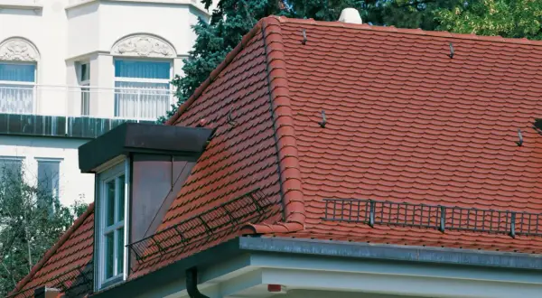 Ile dachówek karpiówek w koronkę potrzebujesz na m2? Sprawdź teraz