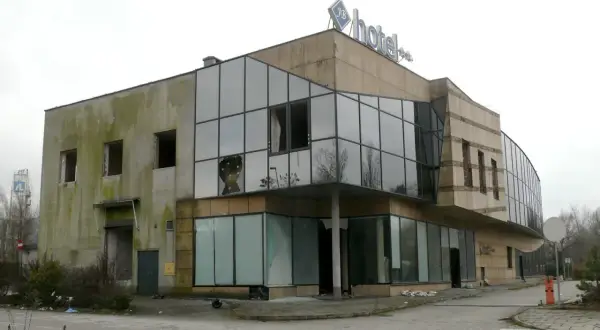Hotel JB w Krakowie zamknięty – jakie są przyczyny tej decyzji?