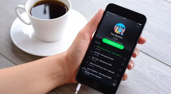 Aplikacja Spotify – co to jest i jak zmienia sposób słuchania muzyki