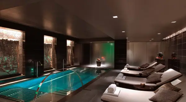 Najlepsze baseny spa: odkryj ich zalety i porównania modeli