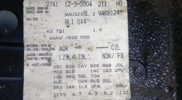 Gdzie dokładnie znajduje się kod silnika w Audi A3 8L? Sprawdź teraz!