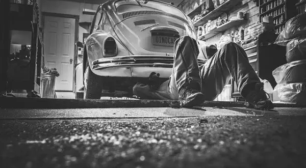 Ile kosztuje godzina pracy mechanika samochodowego? Sprawdź ceny i porady
