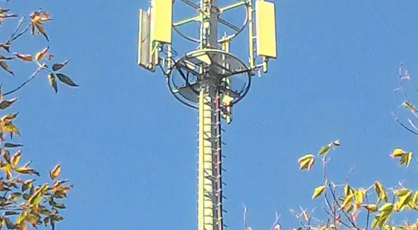 Sieć GSM co to? Odkryj kluczowe funkcje i znaczenie technologii