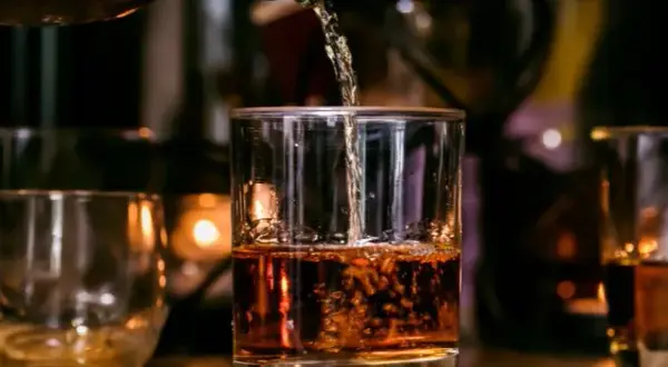 Jak obliczyć promile po 3 drinkach? Kluczowe czynniki wpływające