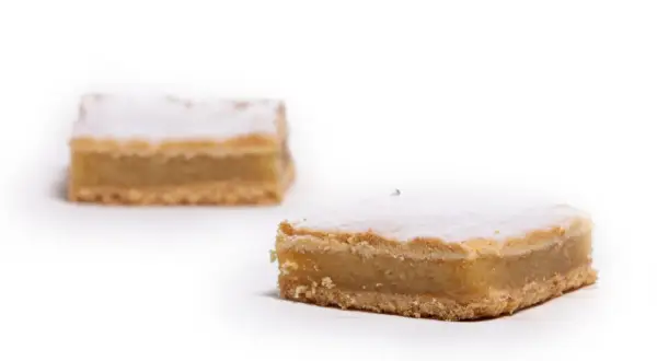 Ile kcal ma szarlotka? Sprawdź, ile kalorii w różnych wersjach!