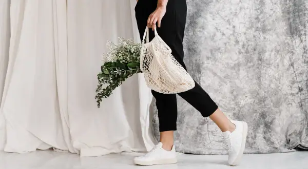 Jakie buty do czarnych spodni damskich – 5 stylowych propozycji na każdą okazję