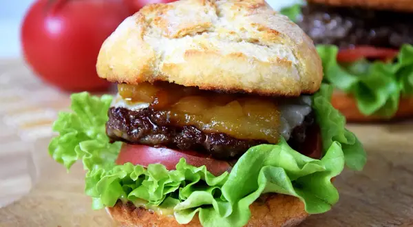 Jak zrobić idealny hamburger wołowy - przepisy i sekrety smaku