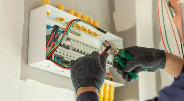 Ile zarabia elektryk w Norwegii? Zaskakujące fakty o wynagrodzeniach