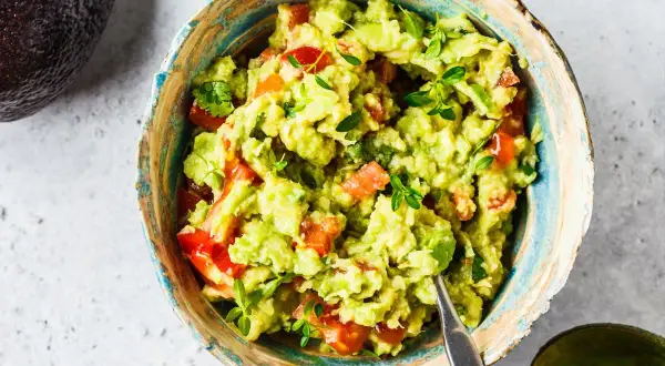 Guacamole z czym jeść? Odkryj pyszne połączenia i przepisy