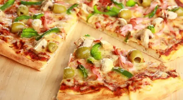 Jak zrobić domową pizzę - prosty przepis na idealne ciasto i sos